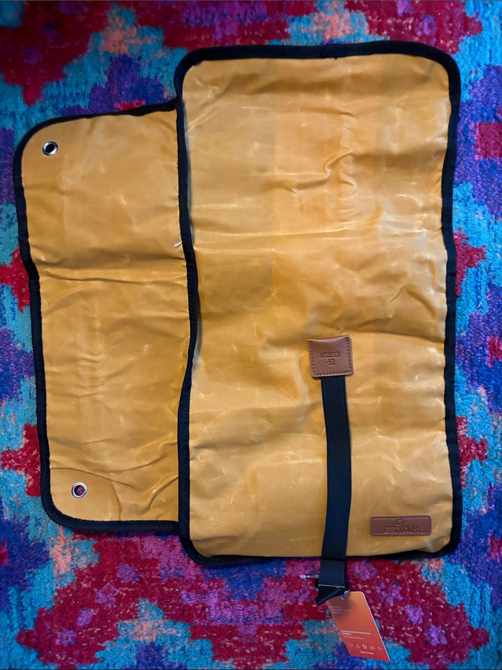 Travel bag and New ES TOUR BRAND LOTS of storage and hangs - Picture 4 of 6